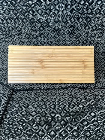 bambu sunumluk, bambu servis tepsisi, oluklu bambu sunum tabağı, dikdörtgen bambu tepsi, toptan bambu ürün, horeca bambu sunumluk, kafe restoran sunum ekipmanı, bambu kahvaltı tepsisi