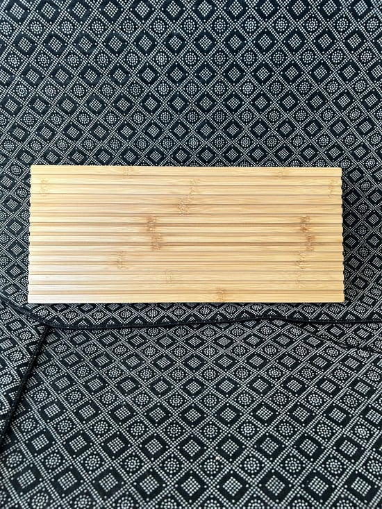 bambu sunumluk, bambu servis tepsisi, oluklu bambu sunum tabağı, dikdörtgen bambu tepsi, toptan bambu ürün, horeca bambu sunumluk, kafe restoran sunum ekipmanı, bambu kahvaltı tepsisi