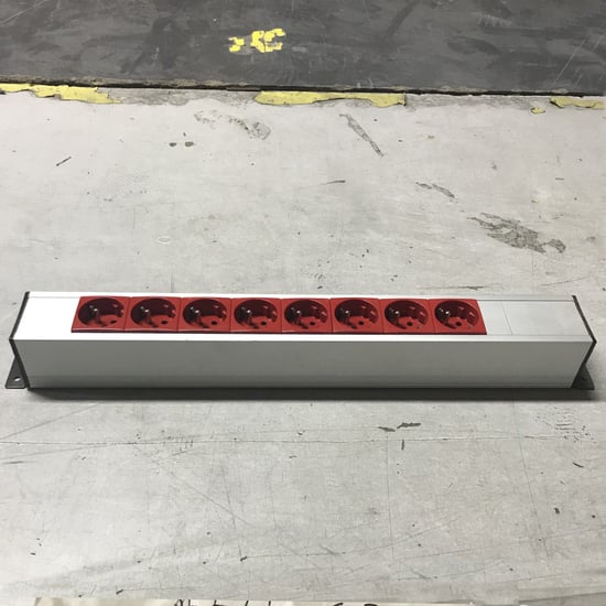 UPS PRİZ U42 ALUMİNYUM PROFİLDE 8 ADET PRİZ+2 ADET 22.5X45MM YAYLI KAPA