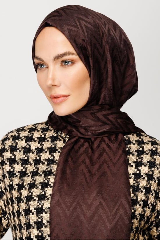 Mooncorn Kahverengi Zikzak Desen Parlak Jakar Şal