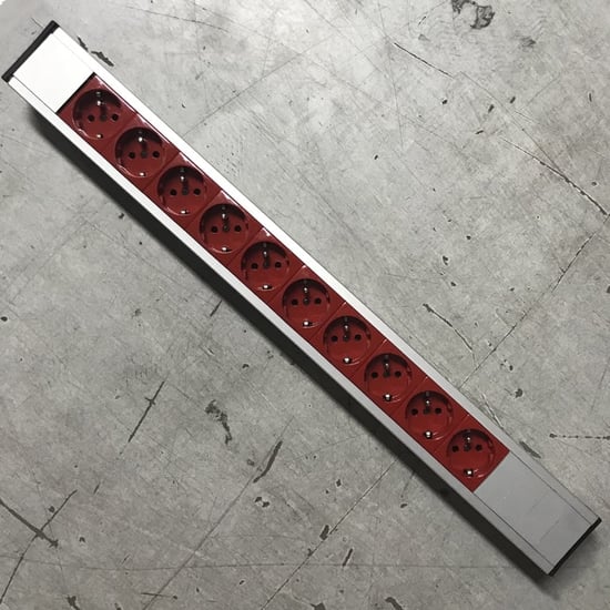 UPS PRİZ U42 ALUMİNYUM PROFİLDE 10 ADET PRİZ+2 ADET 22.5X45MM YAYLI KAPA